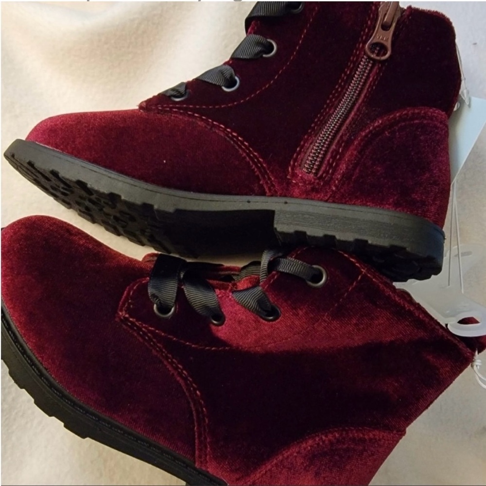 Cat & Jack Giovanna Burgundy
Combat Boots SIZE 9 children shoes|